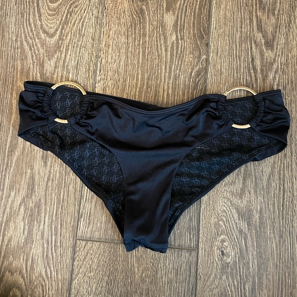 Victoria’s Secret O ring bikini bottoms S